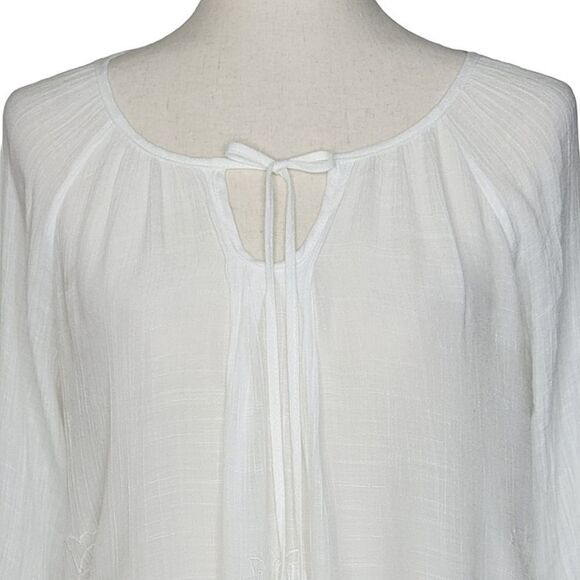 by & by White Textured Floral Embroidered 3/4 Sleeve Cover-up Blouse Size M - Picture 5 of 9